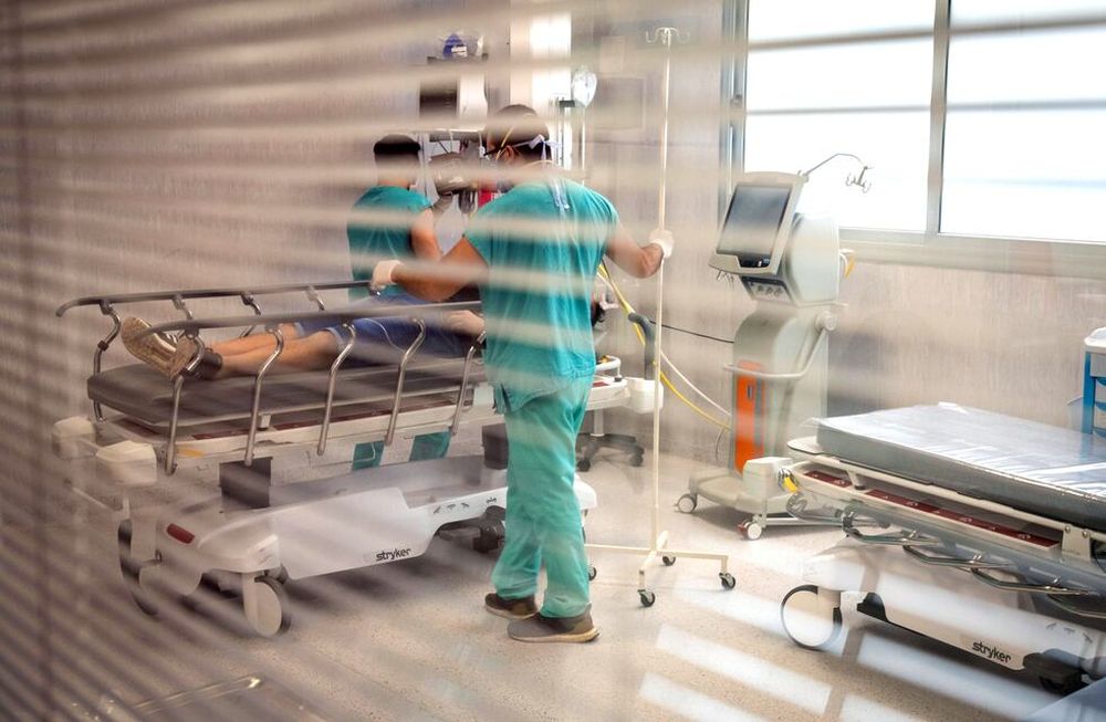 Heridos. El Hospital Central estuvo activo con la atención de heridos de estas fiestas. Hacia allí fue derivado el joven que fue herido en una riña y posteriormente falleció. Foto: Ignacio Blanco / Los Andes.