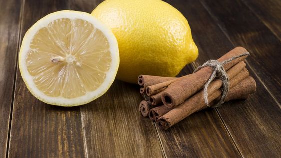 Los beneficios del té de limón y canela pueden transformarse en un complemento saludable para sentirnos mejor de manera natural.
