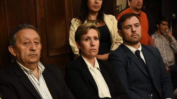 La ministra de Energía, Jimena Latorre; el director de Minería, Jerónimo Shantal y el intendente de Malargüe, Celso Jaque, siguieron el debate legislativo.