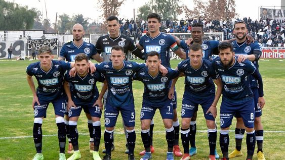 03 Julio 2022. Mendoza DeporteClásico del fútbolHoy se disputó el superclásico del fútbol de Mendoza  entre el Club Atlético Atlético  Gimnasia y Esgrima y el Club Sportivo  Independiente Rivadavia. Es que el Lobo del Parque fue muy superior a la lepra y lo derrotó por 2-0 con goles de Diego Mondino y Santiago Solari, por la 22° fecha de la Primera Nacional.Foto: Orlando Pelichotti / Los Andes