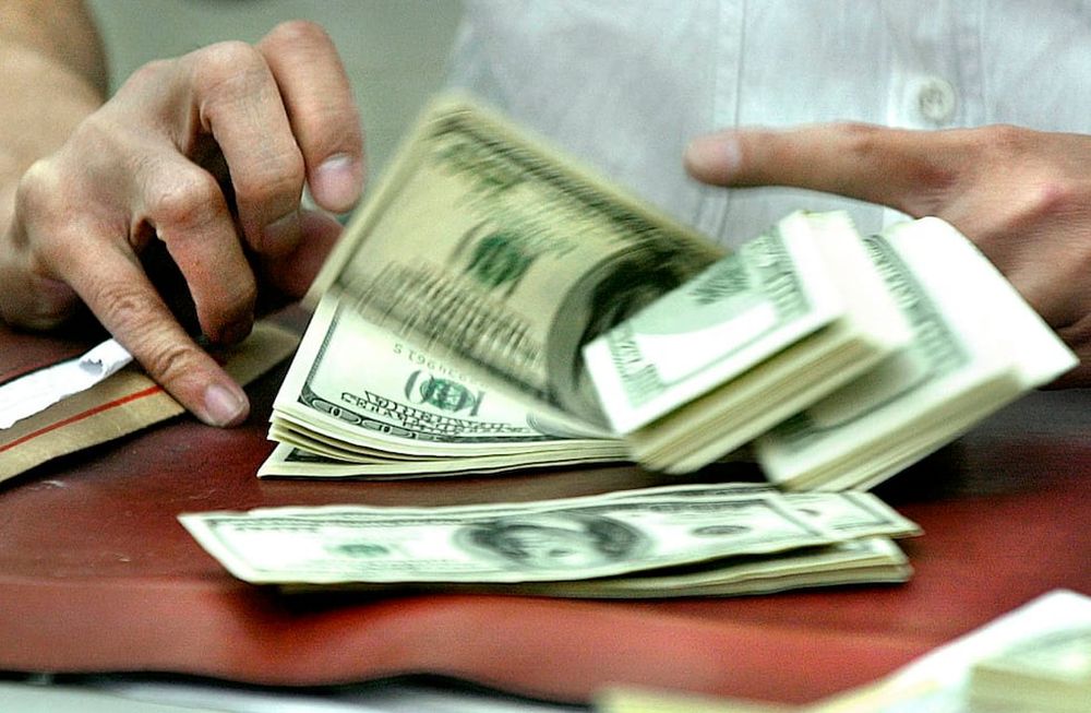 Compra de dólares.