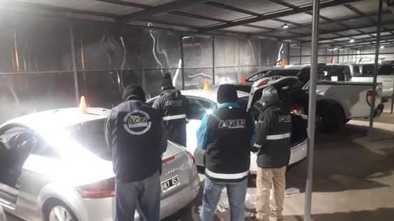 La AFIP y la Policía investigan irregularidades en varios vehículos de las dos concesionarias allanadas en el Este. Foto: Prensa Ministerio de Seguridad