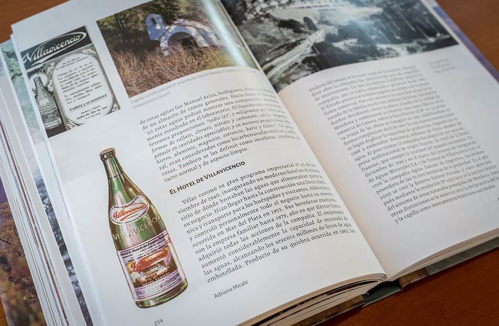 El departamento de Las heras presentó el Libro “Las Heras, una historia de 150 años”Adriana Micale se encargó de compilar los datos para esta edición Foto: Ignacio Blanco / Los Andes