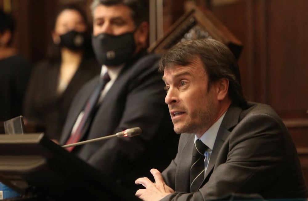 Nieri presentó el presupuesto 2021, con roll over de deuda y rebaja impositiva para 50 actividades