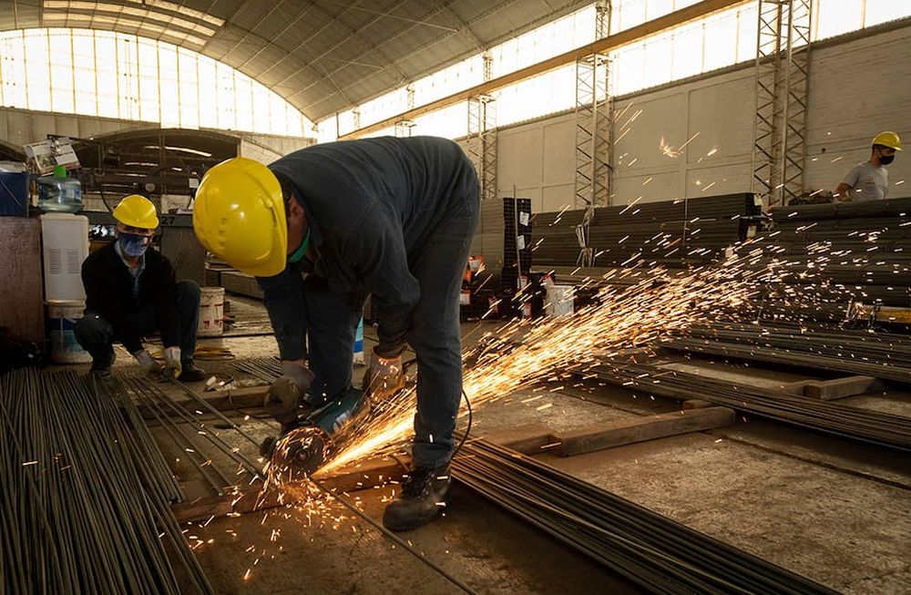 Las manufacturas locales muestran un crecimiento desde la reactivación económica tras los meses más duros de la pandemia, pero, entre muchos problemas, hay dos que destacan: las trabas a las importaciones y el acceso al financiamiento. / Foto: Ignacio Blanco / Los Andes