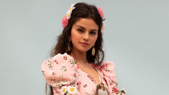 Selena Gomez vuelve a cantar en español en “De una vez”
