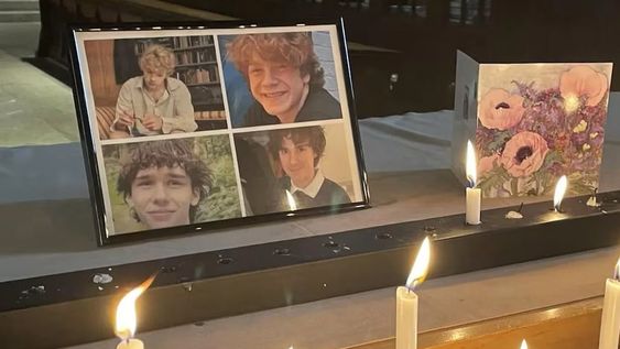 Tragedia en Reino Unido: cuatro adolescentes murieron ahogados en un accidente de tránsito mientras acampaban. Foto: LaPresse