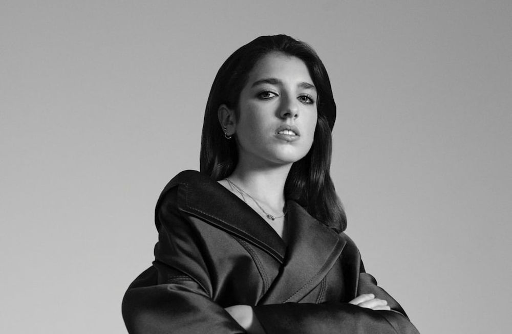 La joven comienza a impactar en el mundo de la moda.