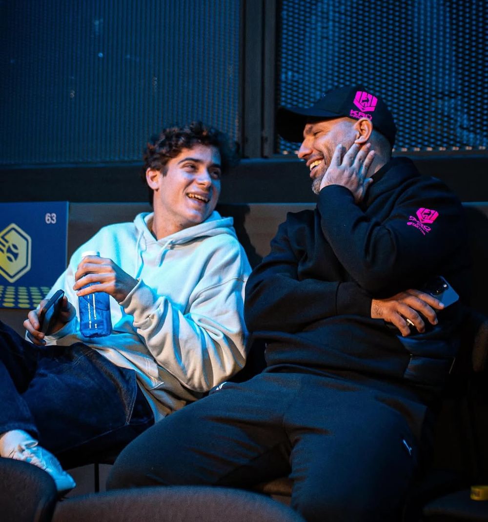 Sergio Kun Agüero junto a Franco Colapinto