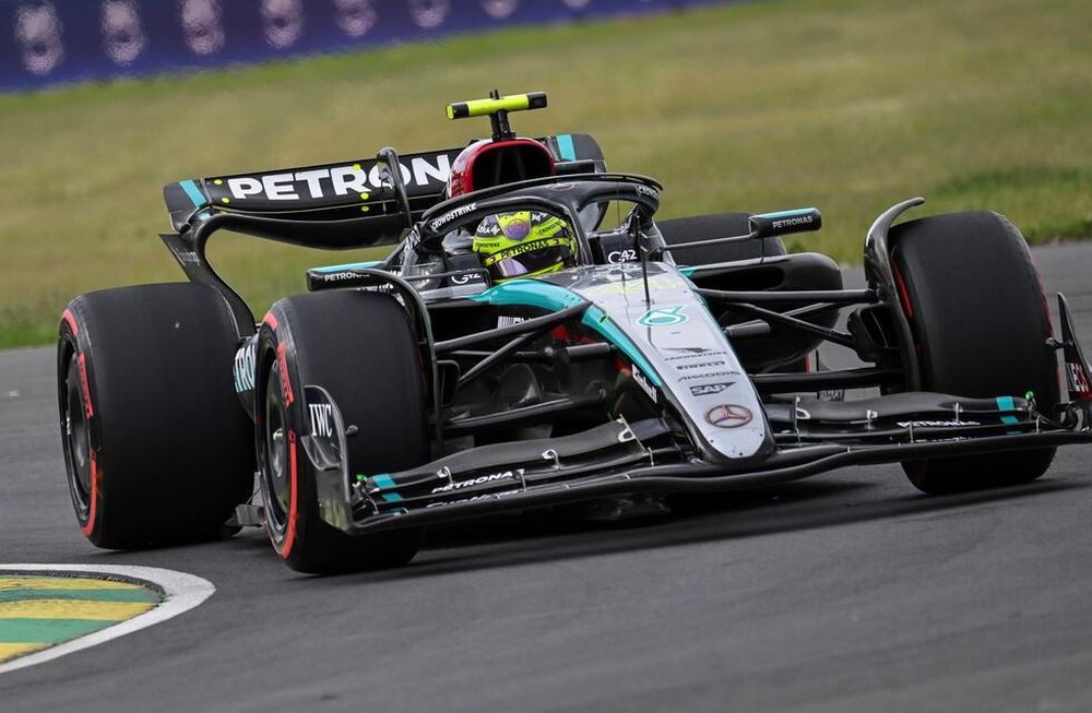 George Russell se quedó con la pole en la isla de Notre Dame en una increíble definición ante Max Verstappen. (AP)