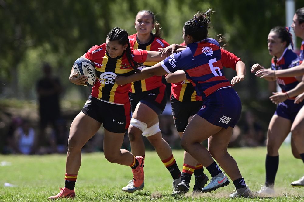 Rugby. Las chicas han ido creciendo en estos años y ahora empezarán a jugar doce contra doce