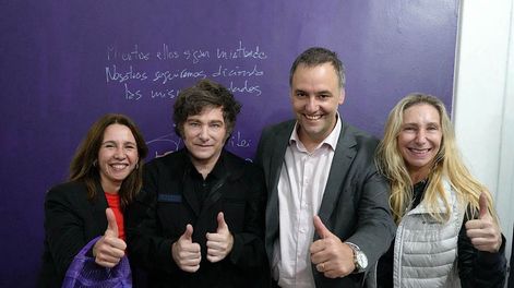 El presidente Javier Milei cuestionó hoy al Gobierno porteño al afirmar que en ese distrito no quieren bajar el gasto público, durante un acto de campaña que encabezó junto al vocero presidencial y candidato a legislador por La Libertad Avanza (LLA) Manuel Adorni.&nbsp;