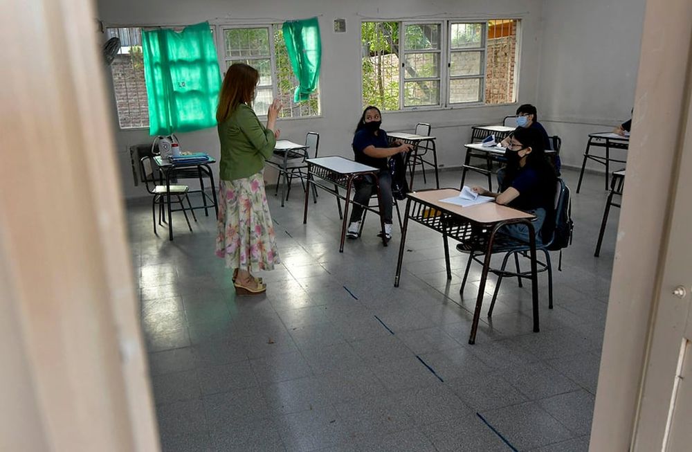 La mayor parte de las secundarias de Mendoza trabajan actualmente con sistemas de burbujas.Foto: Orlando Pelichotti