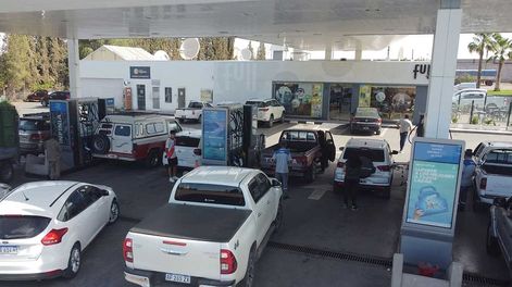 Los combustibles volvieron a aumentar alrededor de un 27%. Foto: José Gutierrez / Los Andes /Archivo.