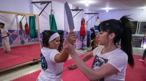 Los Andes | Cada vez más mujeres aprenden defensa personal para estar seguras antes casos de inseguridad, acoso y abuso. Foto: Ignacio Blanco / Los Andes.