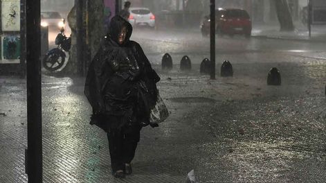 Defensa Civil advirtió por la formación de tormentas en varias zonas de Mendoza.Foto: Jose Gutierrez / Los Andes