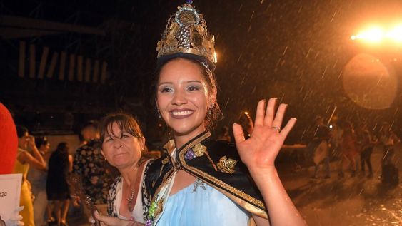 Oriana estudia tecnicatura en Radiología y fue electa en 2020, durante la fiesta “La Cosecha del Encuentro”. Representó al distrito El Chilcal.