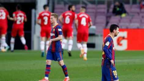 Los rostros de Messi y De Jong tras el partido que les dio vuelta Granada.