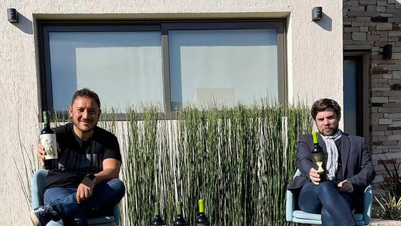 Fernando Scandura y Gastón Sampere, se conocieron en la facultad, se reencontraron trabajando en una bodega y luego renunciaron para iniciar su propio camino.