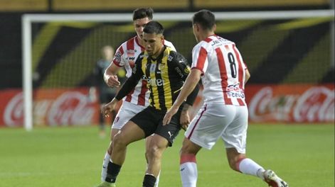 Peñarol empató con River Plate de Montivideo y benefició a Nacional.