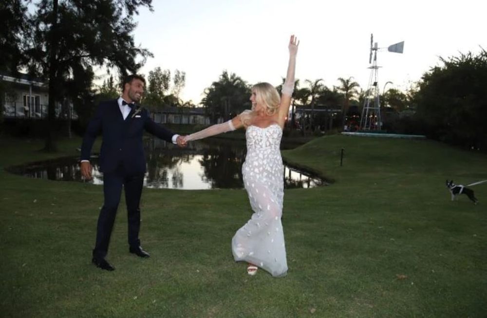 Este fue el look de novia que usó Juli Puente para su boda.Foto: RS Fotos