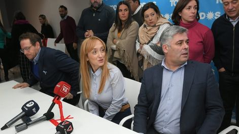 Los Andes | La senadora nacional Anabel Fernández Sagasti en la conferencia de prensa por el subsidio del Gobierno provincial al ex senador Bonarrico.