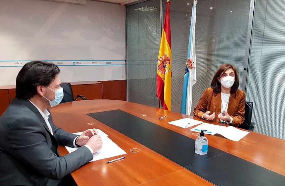 La consejera de Medio Ambiente, Territorio y Vivienda de la Junta de Galicia, Ángeles Vázquez, con el secretario general de Emigración, Antonio Rodríguez Miranda. La Comunidad Autónoma española asiste a gallegos en la Argentina. | Junta de Galicia