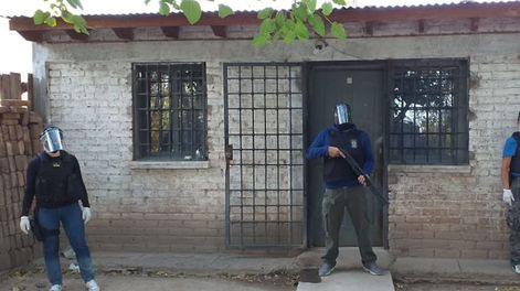 Los Andes | Los operativos policiales apuntan muchas veces a quioscos barriales dedicados al narcomenudeo. Llegar al mayorista es mucho más difícil.  / Los Andes