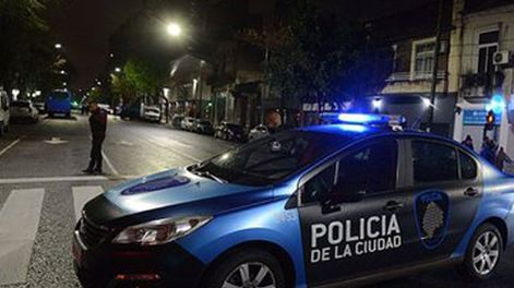 Los Andes | Un policía de la Ciudad de Buenos Aires vio que vendían en Faceboo el auto que le habían robado el domingo y pactó un encuentro con los vendedores.