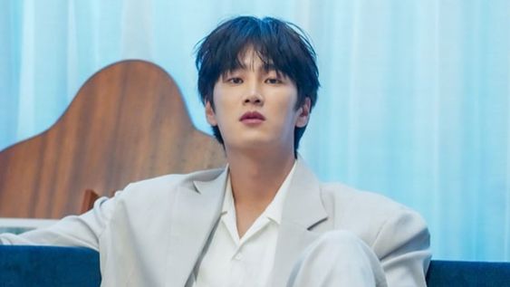 El actor de los doramas más exitosos de Netflix está en pareja con Jisoo de Blackpinck