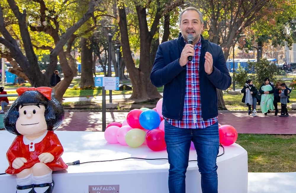 Maipú ya cuenta con una nueva área de juegos en la plaza 12 de Febrero