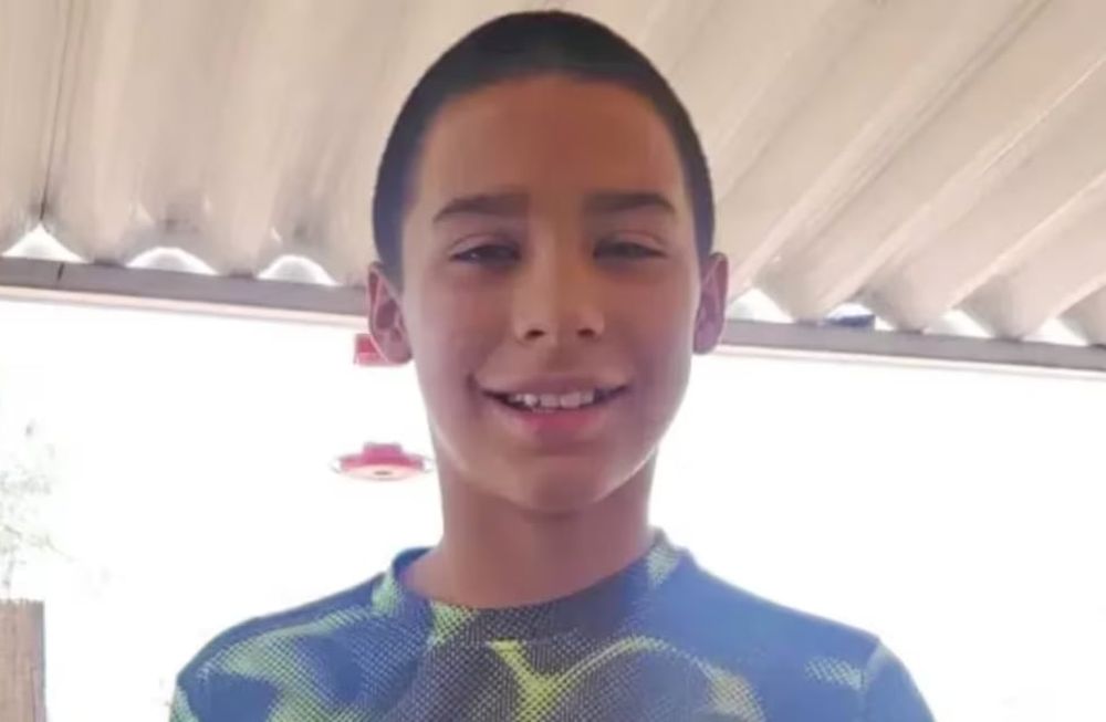 “Busqué el video en mi celular y vi cientos de ellos sobre nenes que habían intentado hacer acrobacias similares (...), muchos de los cuales habían salido mal”, detalló la madre de Corey.Foto: The Sun