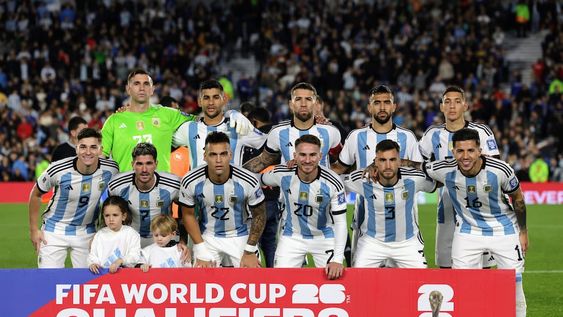 La formación de la selección que arrancó el partido ante Paraguay. (Fotobaires).