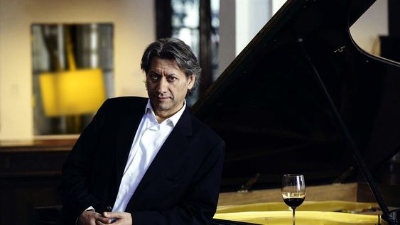 Julio Mazziotti en el Independencia: música y vino hermanados