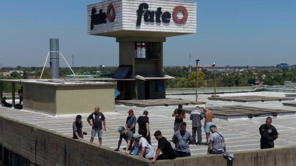 Trabajadores de Fate no pudieron ingresar a la empresa este viernes, esta situación dejaría a 900 familias en incertidumbre.