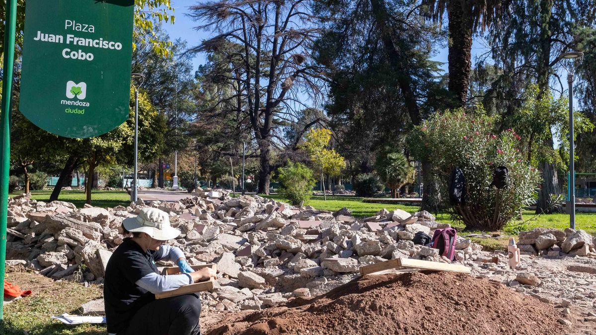Hallan restos arqueológicos en una plaza de la Ciudad