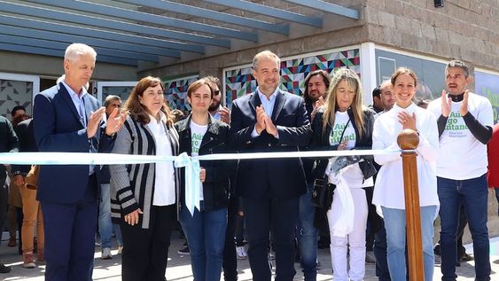 El intendente de Maipú, Matías Stevanato, inauguraron el auditorio Marciano Cantero  junto a la familia del artista