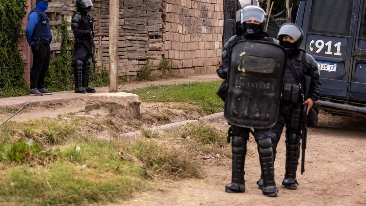 Allanamientos en Las Heras por narcomenudeo: 4 detenidos y recibimiento con 