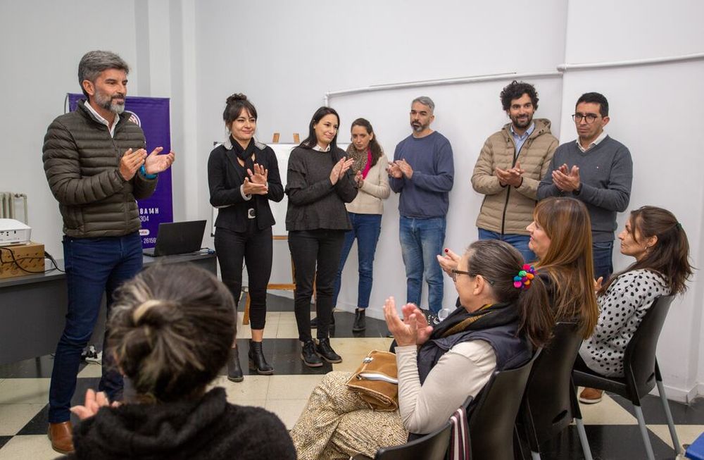 Ulpiano Suarez participó de la charla informativa con mujeres emprendedoras