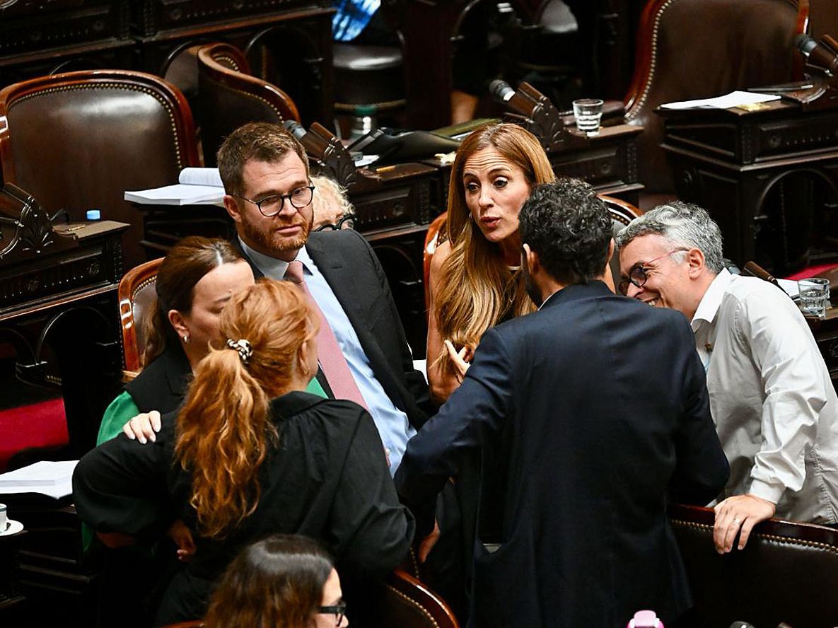Larga sesión de debate en la cámara de diputados donde se discute el proyecto de reforma laboral