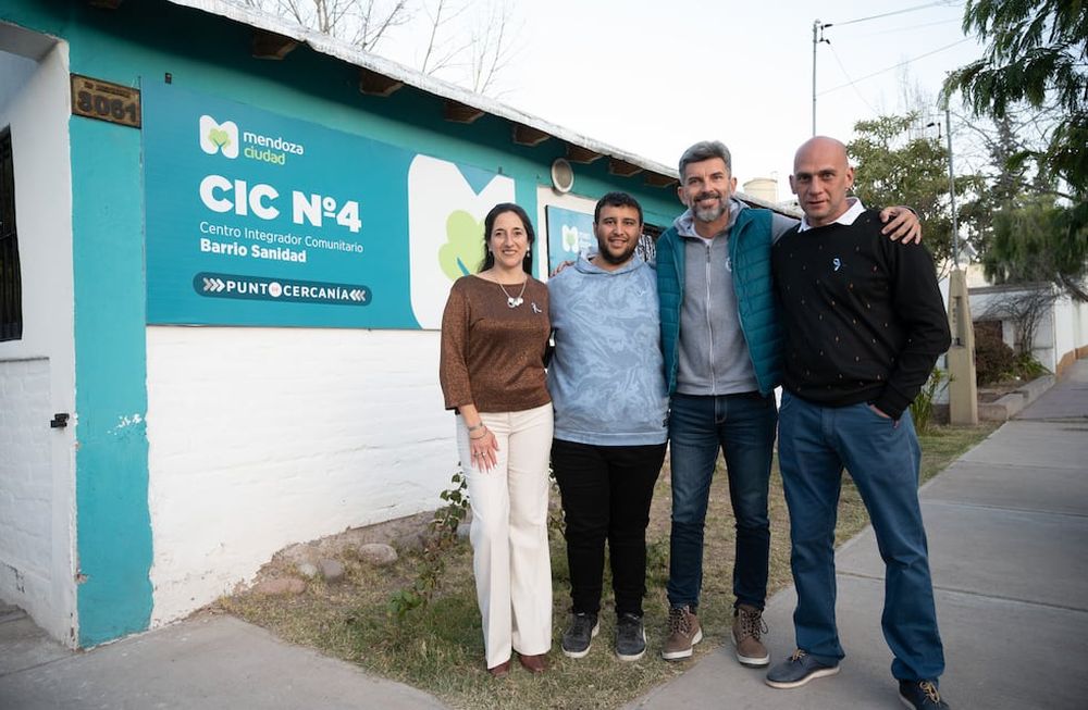 El intendente compartió una tarde de recreación en el CIC 4 con vecinos y vecinas del barrio Sanidad