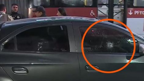 Los Andes | Balearon a un turista argentino cerca de un mall en Santiago de Chile: así quedó el auto (Gentileza)