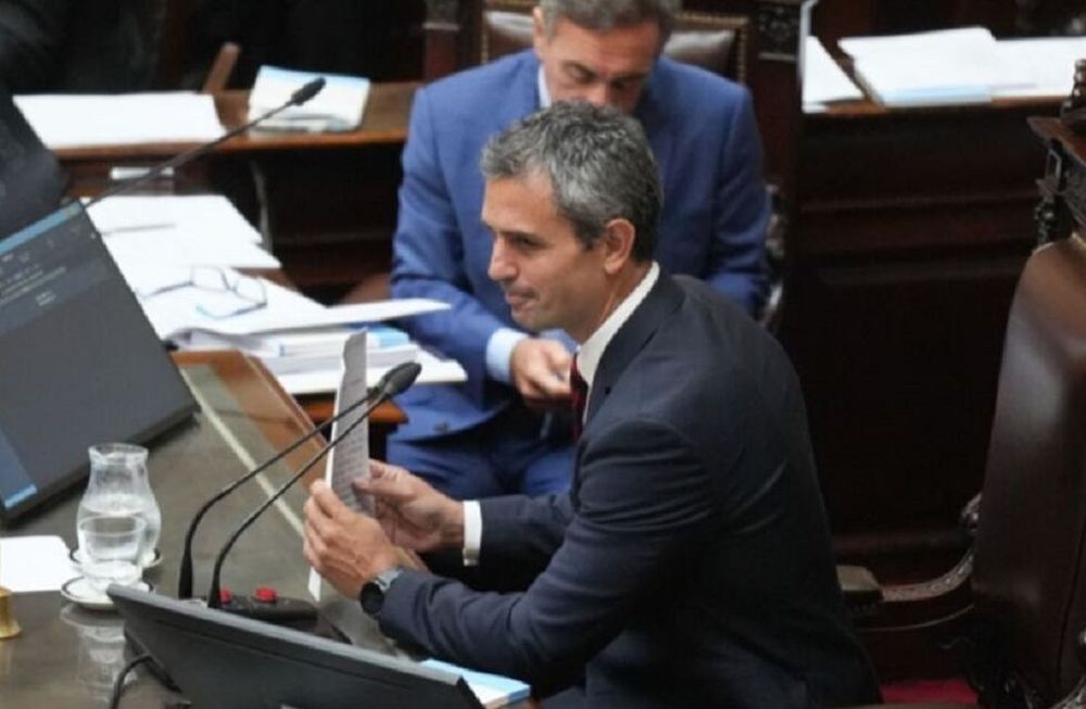 Cuál es la diferencia entre aprobar en general y particular un proyecto.
