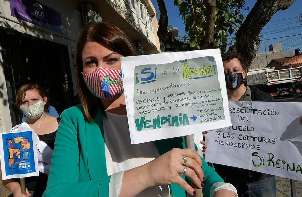 María Paula Garcia, reina Nacional 2007, representó a Guaymallén y se puso al frente de la campaña para que el departamento cuente con una representante en la Vendimia. Foto: Orlando Pelichotti/ Los Andes