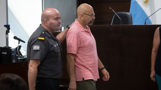 Luis Lobos fue condenado a un juicio abreviado por enriquecimiento ilícito y administración fraudulenta.El exconcejal a cargo de la intendencia de Guaymallén recibió una pena total que ronda los 8 años de prisiónFotos: Ignacio Blanco / Los Andes