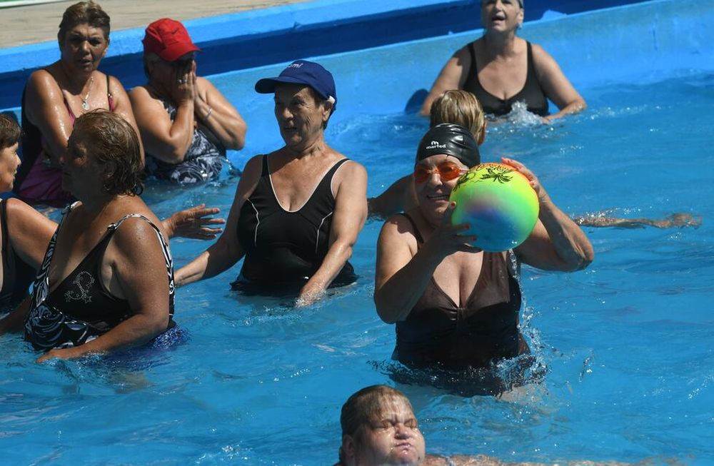 Escuelas de verano para adultos mayores, donde compartir más que actividad física