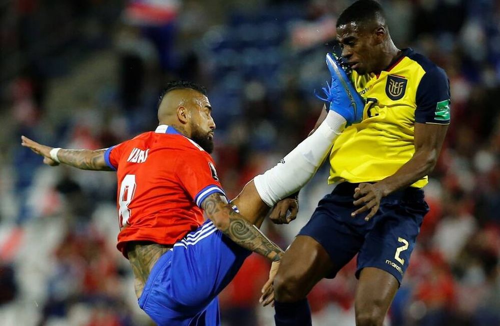 La patada por la que Arturo Vidal vio la roja (AP)