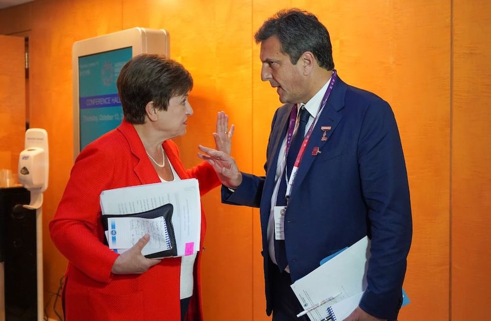 Kristalina Georgieva, titular del Fondo Monetario, junto al ministro de Economía, Sergio Massa.