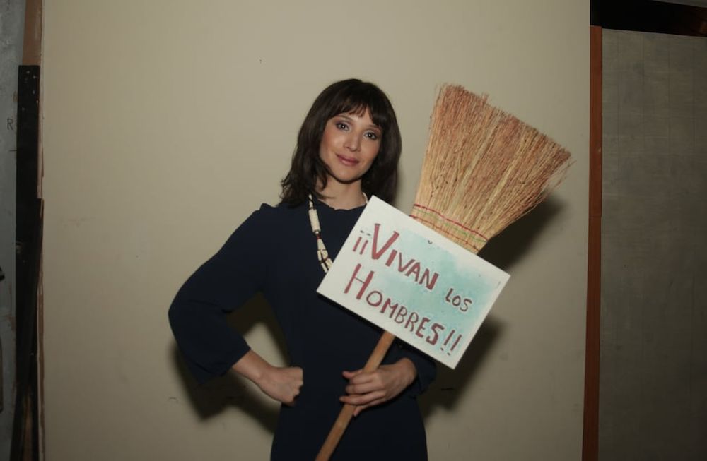 El rol de Isabel Allende en el movimiento feminista, y su postura política frente a la dictadura chilena, son algunos de los temas que refleja esta bioserie.