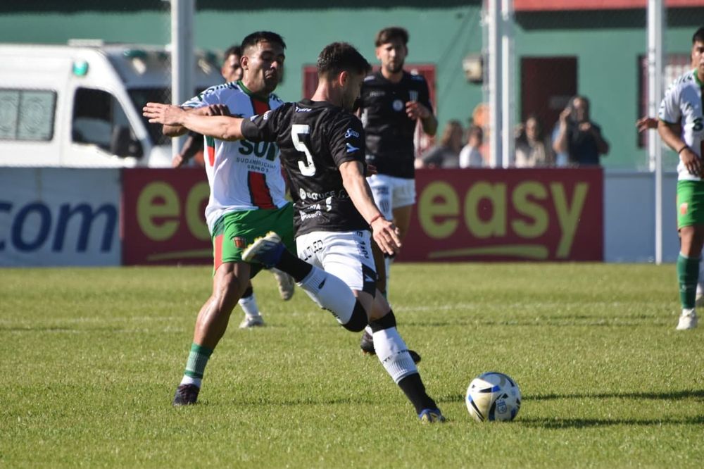 Por la fecha 31 de la zona B de la Primera Nacional, Gimnasia y Esgrima cayó ante Agropecuario por 2-0 y festejó Estudiantes de Río Cuarto, nuevo puntero. 